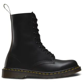 1490 Made in England Black Vintage Smooth Boot