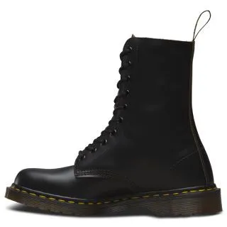 1490 Made in England Black Vintage Smooth Boot