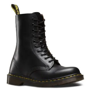 1490 Made in England Black Vintage Smooth Boot